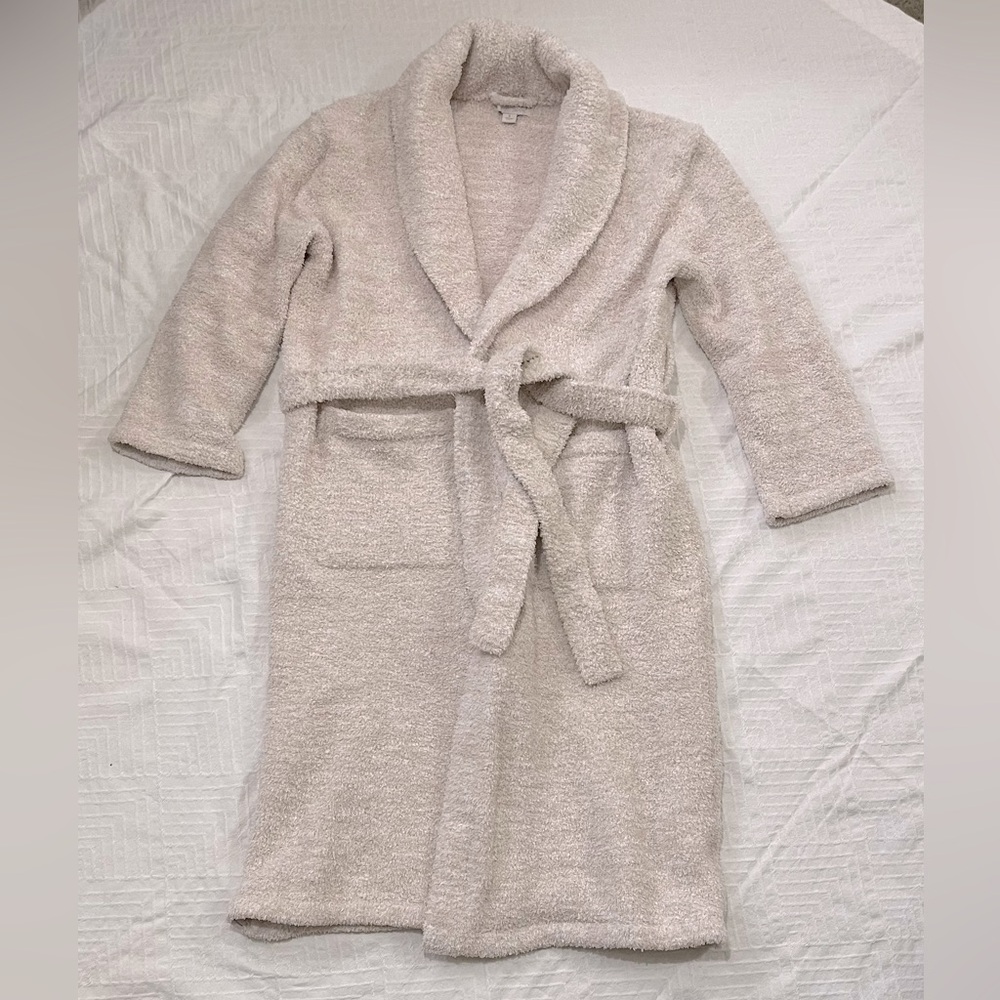 Barefoot Dreams cozy chic robe
Size 0 beige